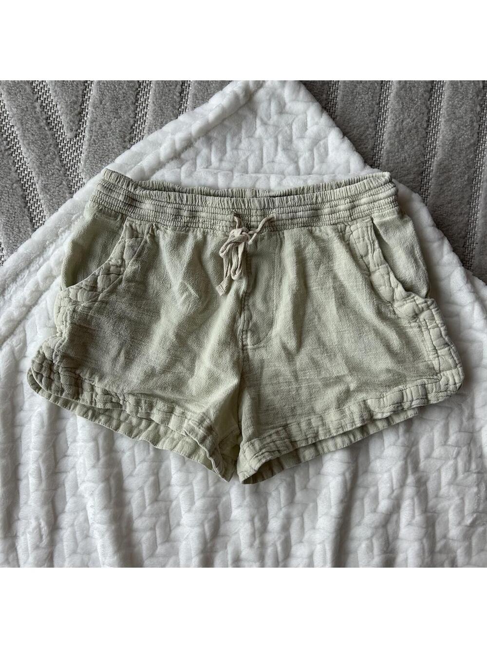 Rip Curl cream shorts in XS #beachwear #surf